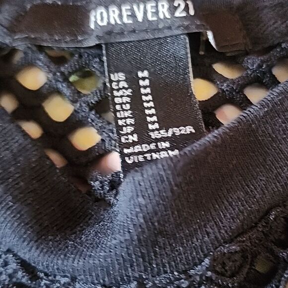 New Forever 21 Medium Fishnet Crop Top - Picture 4 of 4